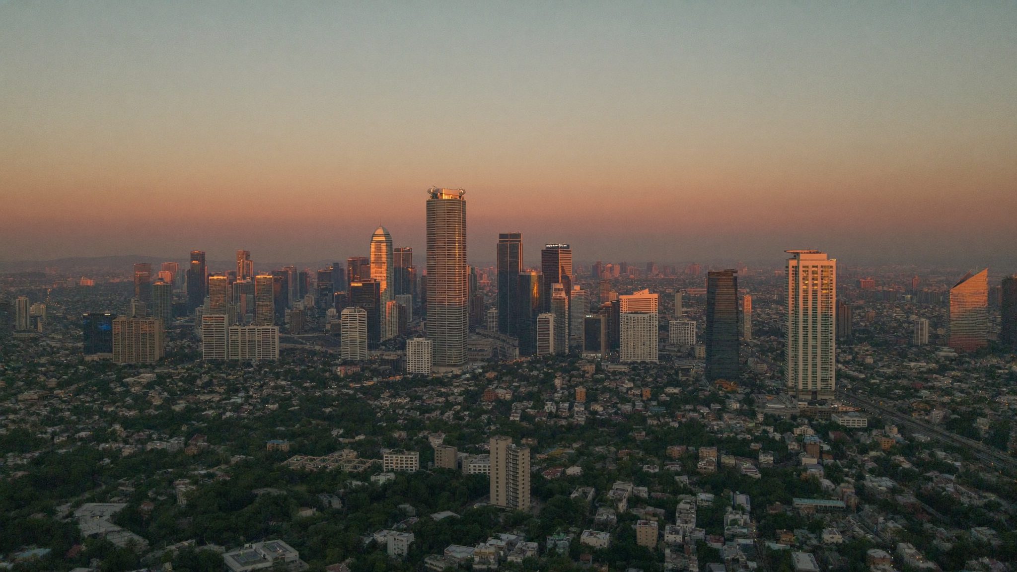 Panorama langit Senayan, Jakarta, saat senja